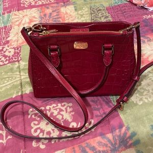 Michael kors womens bag. Maroon colors. Medium size